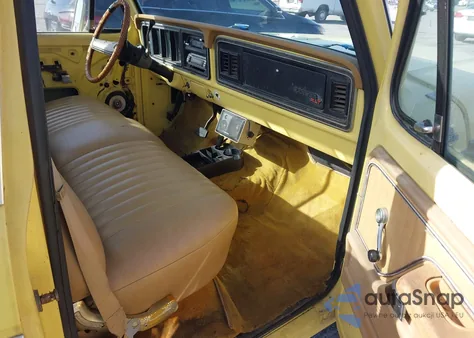 1977 Ford F150 z USA, uszkodzony, nr VIN F15JR001237